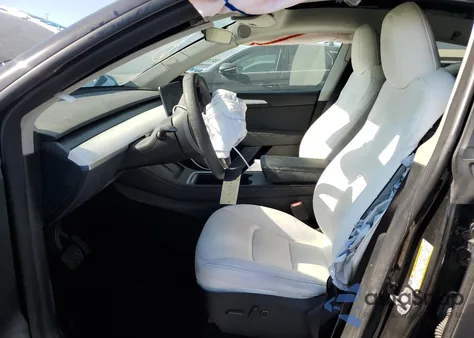 2024 Tesla Model Y из США, поврежденный, VIN 7SAYGDED0RF165551